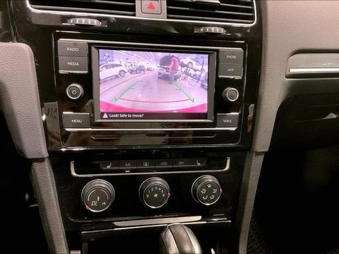 Used 2020 Volkswagen Golf 4-Door FWD image 32