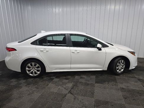 Used 2024 Toyota Corolla LE FWD image 2