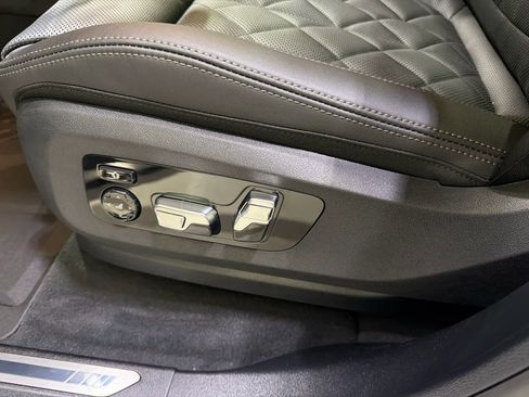 New 2026 BMW X7 xDrive40i w/ M Sport Package AWD/4WD image 24