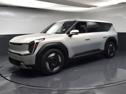 Certified 2024 Kia EV9 Light Long Range image 4