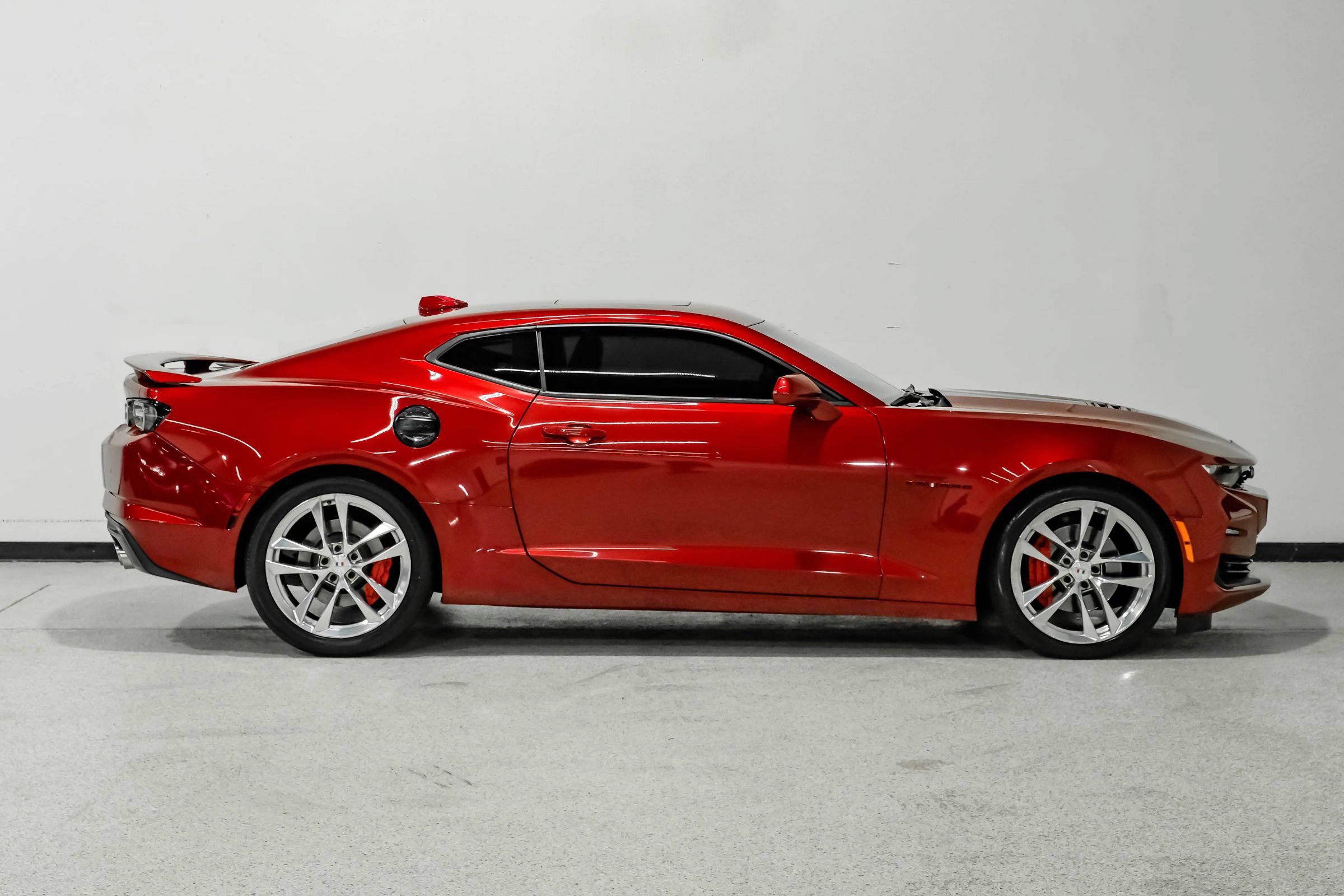Used 2021 Chevrolet Camaro SS w/ Wild Cherry Design Package 2 RWD image 5