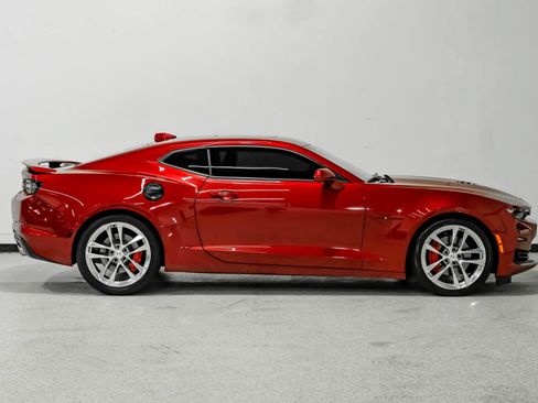 Used 2021 Chevrolet Camaro SS w/ Wild Cherry Design Package 2 RWD image 5