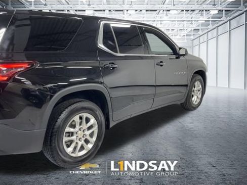 Used 2023 Chevrolet Traverse LS image 9