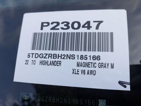 Used 2022 Toyota Highlander XLE image 37