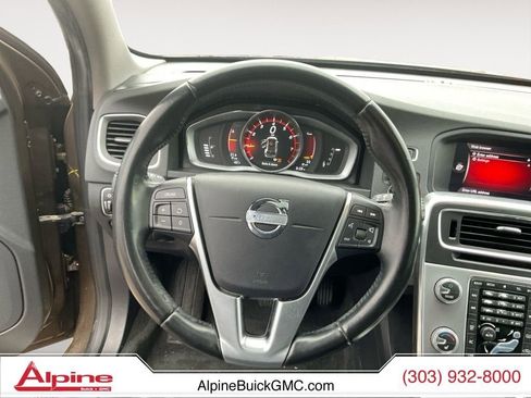 Used 2018 Volvo V60 T5 Cross Country image 12