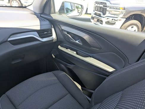 Used 2024 GMC Terrain SLE AWD/4WD image 17