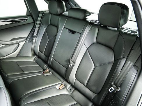 Certified 2025 Porsche Macan image 20