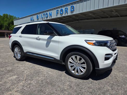 Used 2022 Ford Explorer Limited w/ Equipment Group 301A RWD image 2