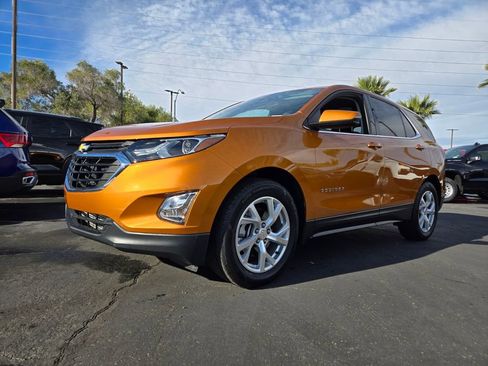Used 2018 Chevrolet Equinox LT image 2
