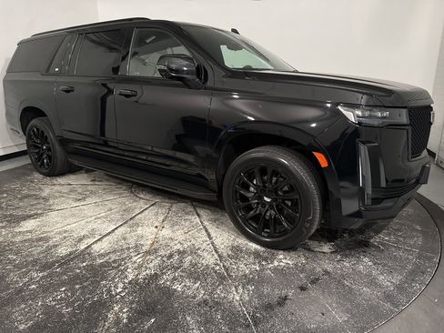 Used 2023 Cadillac Escalade ESV Sport w/ LPO, ONYX Package AWD/4WD image 2