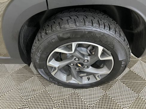 Used 2024 Chevrolet Trax LT w/ Sunroof Package FWD image 10