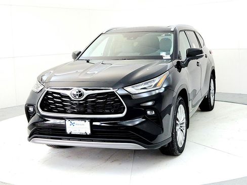 New 2026 Toyota Highlander Platinum image 2