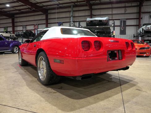 Used 1995 Chevrolet Corvette Base 2dr Convertible image 18