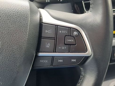 Used 2023 Toyota Highlander XLE image 23