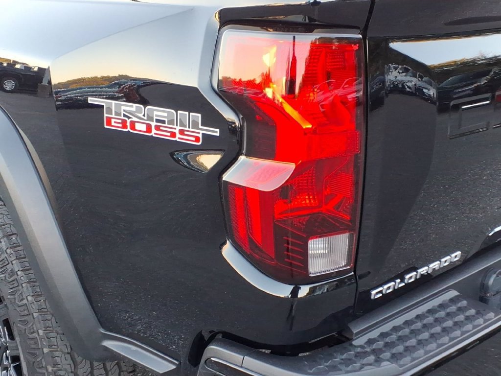 Certified 2024 Chevrolet Colorado Trail Boss w/ Advanced Trailering Package AWD/4WD image 8