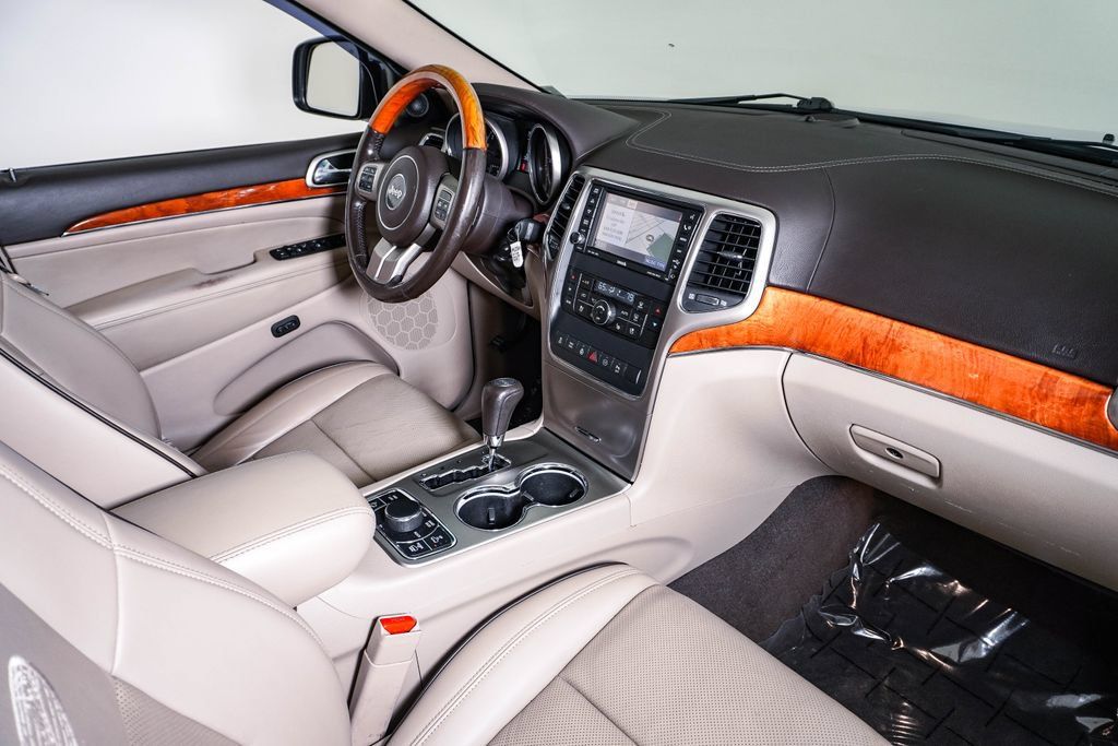 Used 2011 Jeep Grand Cherokee Overland AWD/4WD image 14