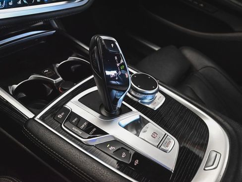 Used 2022 BMW 740i xDrive w/ M Sport Package AWD/4WD image 30