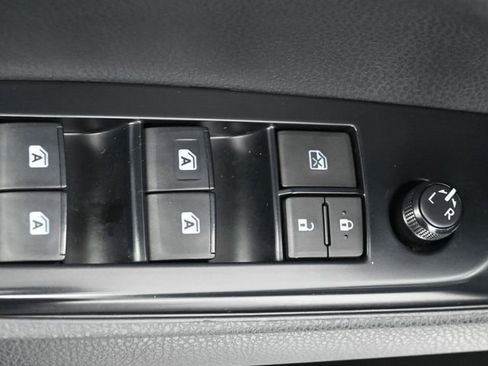 Used 2018 Toyota Camry SE w/ Moonroof Package image 12