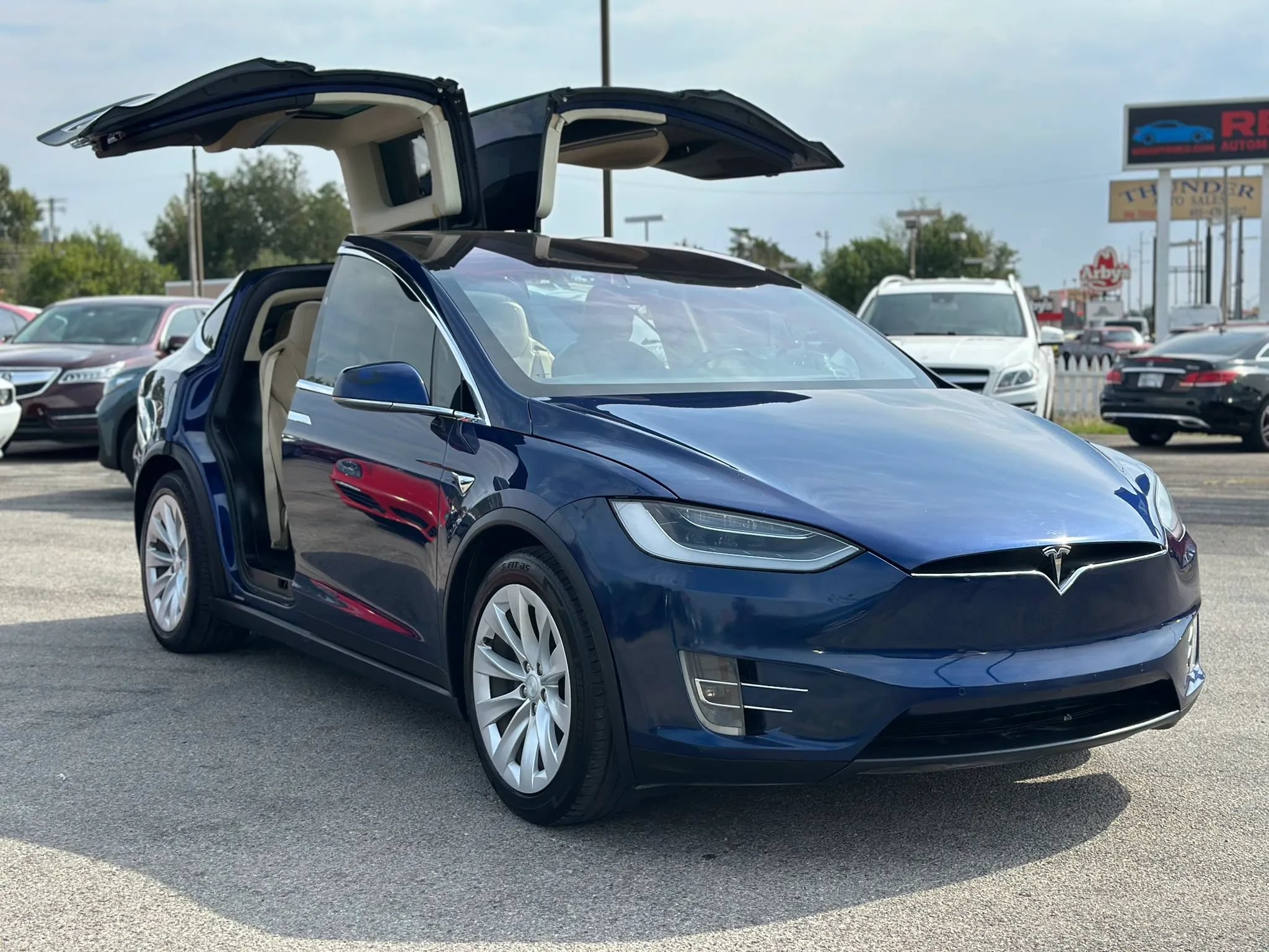 Used 2017 Tesla Model X 75D AWD/4WD image 5