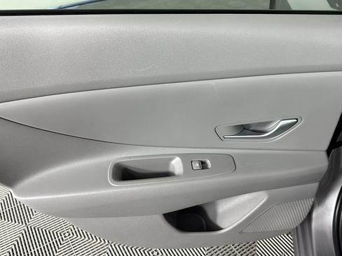 Used 2023 Hyundai Elantra SEL w/ Preferred Accessory Package FWD image 25