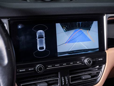 Used 2020 Porsche Macan image 23