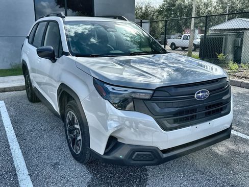 Used 2025 Subaru Forester AWD/4WD image 11