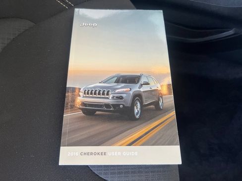Used 2016 Jeep Cherokee Latitude w/ Cold Weather Group AWD/4WD image 26