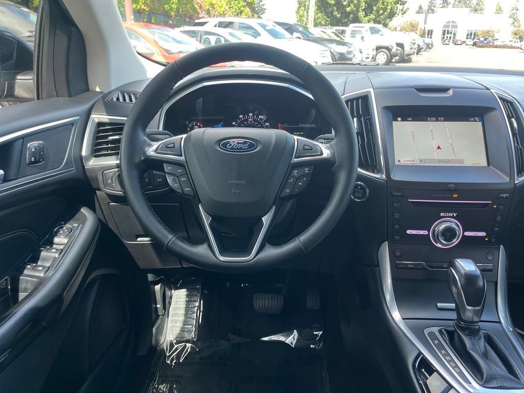 Used 2018 Ford Edge Titanium w/ Technology Package AWD/4WD image 14