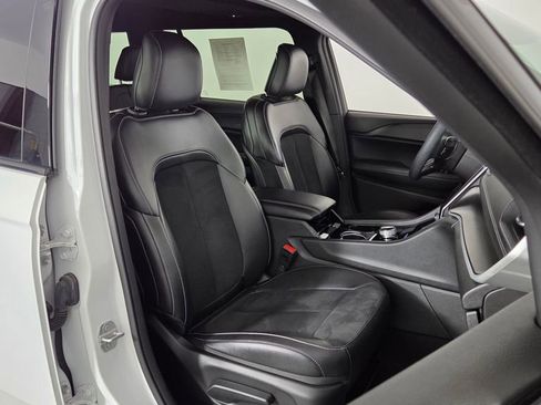 Used 2023 Jeep Grand Cherokee L Laredo AWD/4WD image 39
