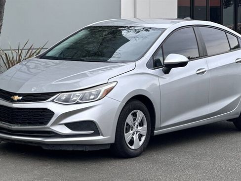 Used 2018 Chevrolet Cruze LS image 2