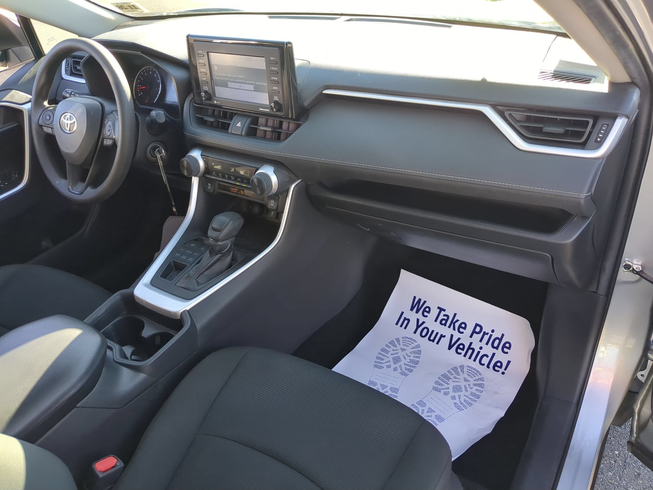 Used 2021 Toyota RAV4 LE AWD/4WD image 26