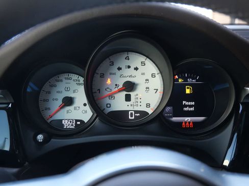 Certified 2021 Porsche Macan Turbo image 16