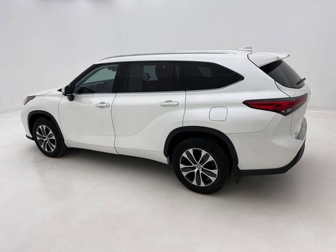 Used 2020 Toyota Highlander XLE image 10