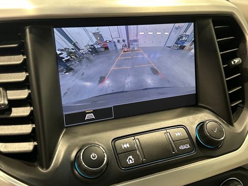 Used 2023 GMC Acadia SLT image 22