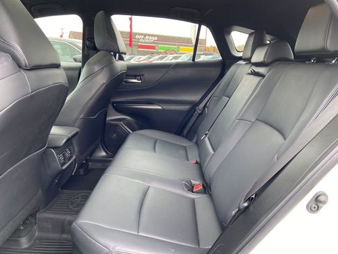 Used 2023 Toyota Venza Nightshade image 16