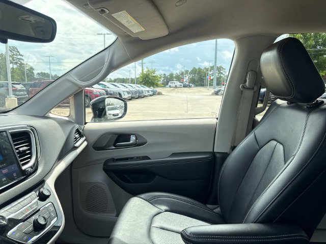 Used 2024 Chrysler Pacifica Touring-L FWD image 20
