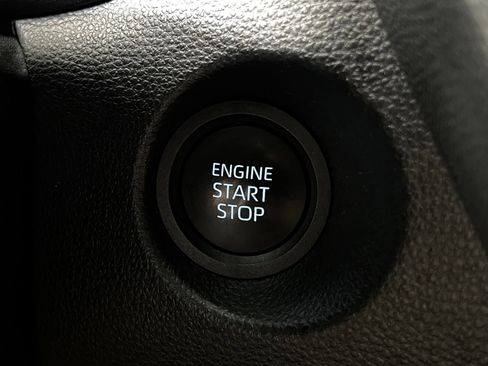 Certified 2025 Toyota Corolla Cross LE FWD image 19