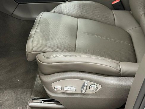 New 2026 Porsche Macan image 24