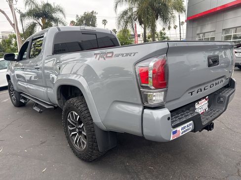Used 2020 Toyota Tacoma TRD Sport w/ Technology Package RWD image 3