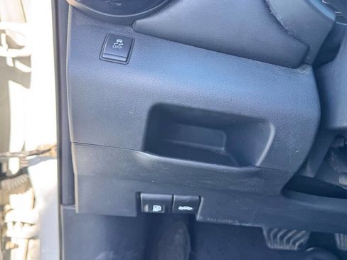 Used 2018 Nissan Kicks SR image 19