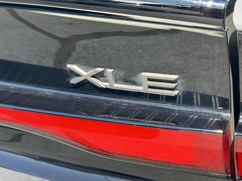 Used 2024 Toyota Prius XLE FWD image 10