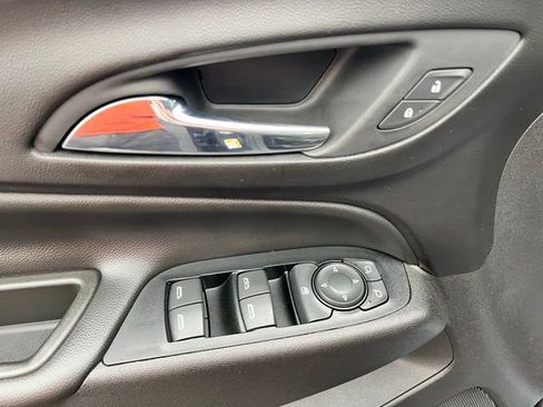 Used 2019 Chevrolet Equinox LT image 16