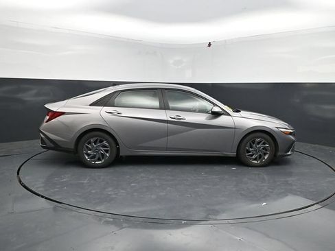 Used 2024 Hyundai Elantra SEL FWD image 10