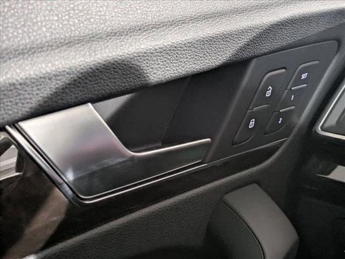 Used 2019 Audi Q5 2.0T Premium w/ Convenience Package image 18