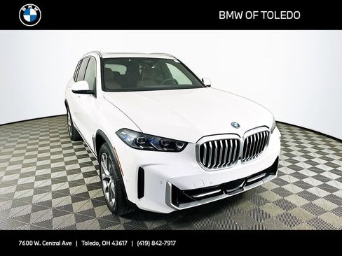 New 2026 BMW X5 xDrive50e image 1