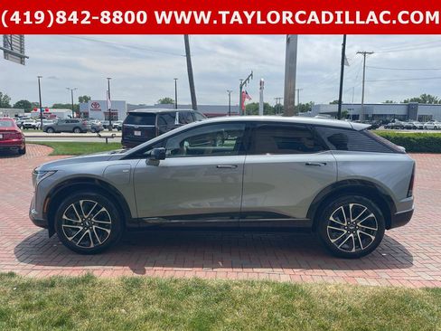 Used 2025 Cadillac Optiq Sport 2 w/ LPO, Floor Liner Package AWD/4WD image 10