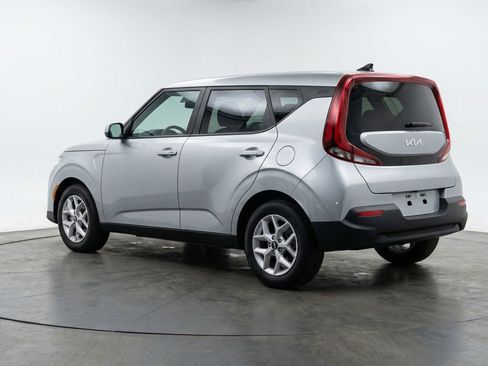 Used 2025 Kia Soul LX w/ LX Technology Package FWD image 6