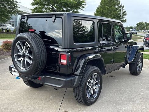 Used 2024 Jeep Wrangler Unlimited w/ Convenience Group AWD/4WD image 3