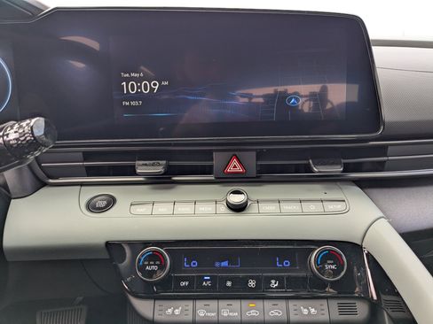 New 2025 Hyundai Elantra Limited image 10