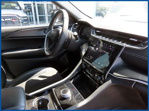 Used 2023 Jeep Grand Cherokee L Laredo AWD/4WD image 8